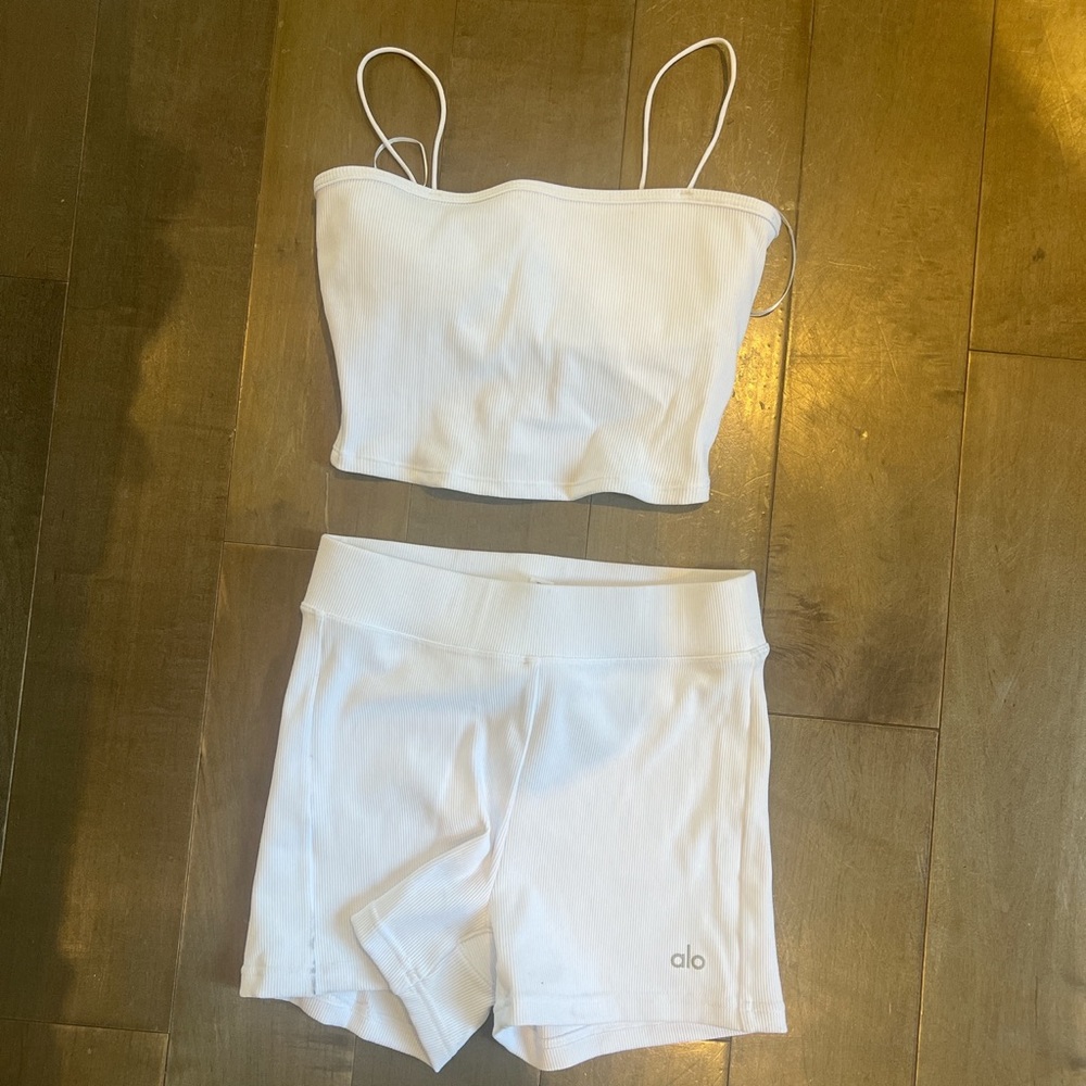 alo yoga set in white never worn xs